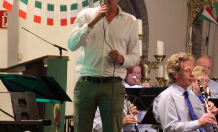 Joost van Belkom verzorgde ook een optreden met enkele italiaanse meezingers